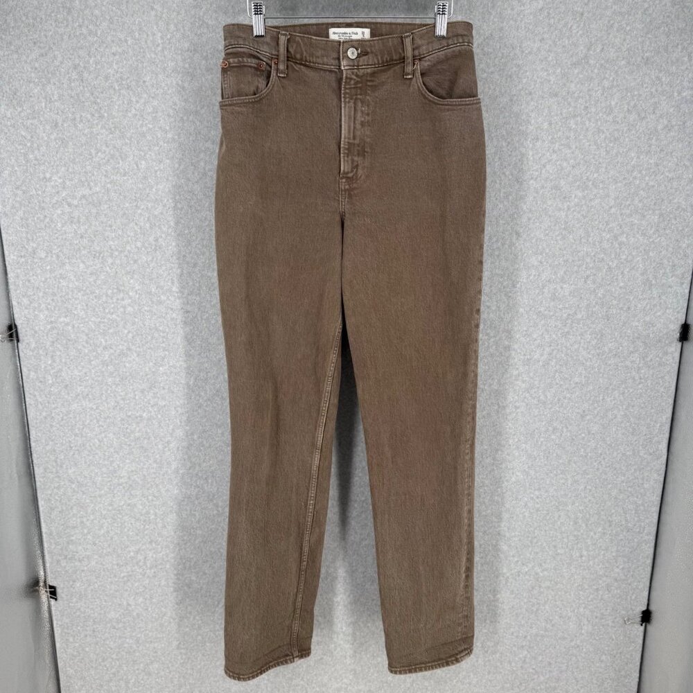 Abercrombie & Fitch Straight Leg Jeans in Brown